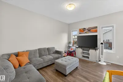 Interior photo 3 of 1404 25 AV NW