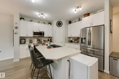 Interior photo 2 of 1020 Daniels LO SW SW