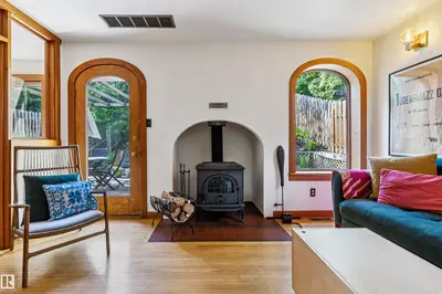Interior photo 4 of 9655 87 AV NW