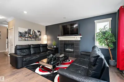 Interior photo 3 of 1035 158 ST SW
