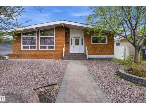 6820 98 AV NW, Edmonton - $425,000