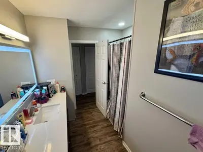 Interior photo 3 of 229 PARKVIEW DR