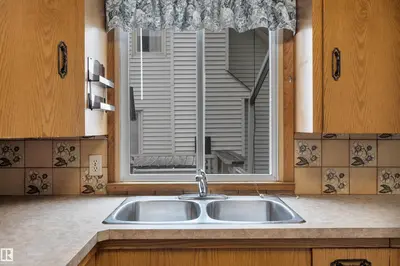 Interior photo 4 of 9546 91 ST NW