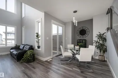 Interior photo 2 of 18 KIWYCK LI