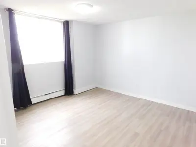 Interior photo 4 of #903 13910 STONY PLAIN RD NW