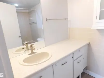 Interior photo 3 of #903 13910 STONY PLAIN RD NW
