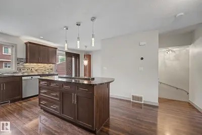 Interior photo 3 of #702 401 PALISADES WY