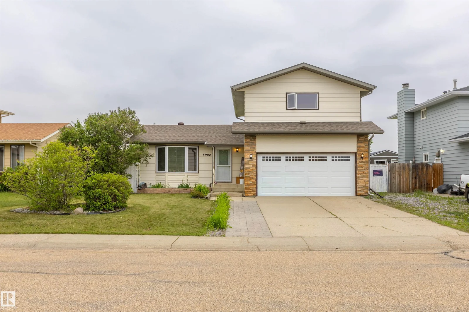 8902 107 AV, Morinville - 3 bedroom Detached Single Family for sale