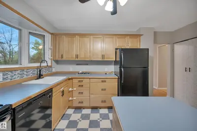 Interior photo 4 of 410 Conifer ST
