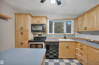 Interior photo 3 of 410 Conifer ST