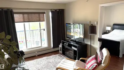 Interior photo 3 of #402 273 CHARLOTTE WY
