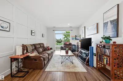 Interior photo 2 of #217 2503 HANNA CR NW