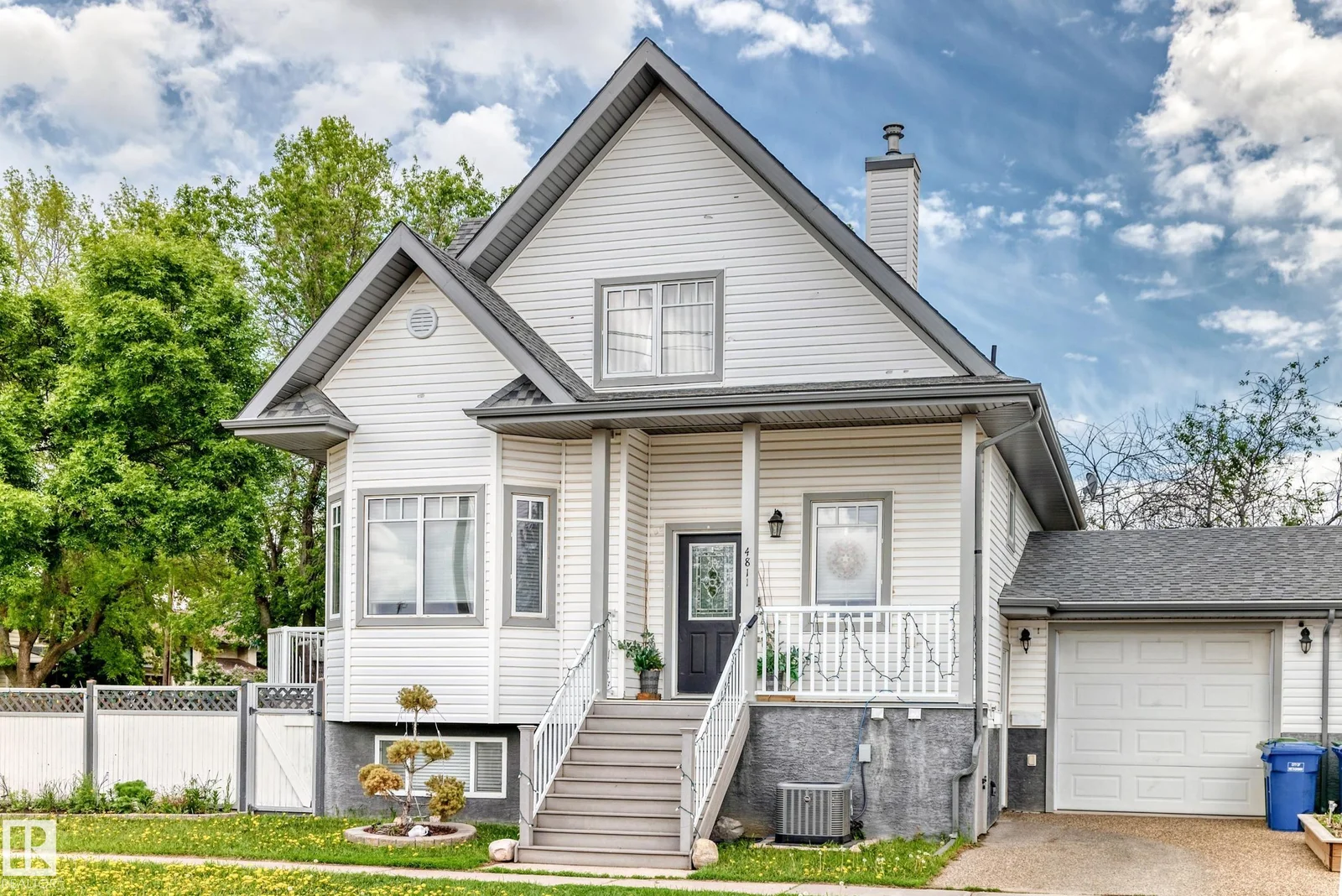 4811 48 ST, Wetaskiwin - 5 bedroom Duplex for sale