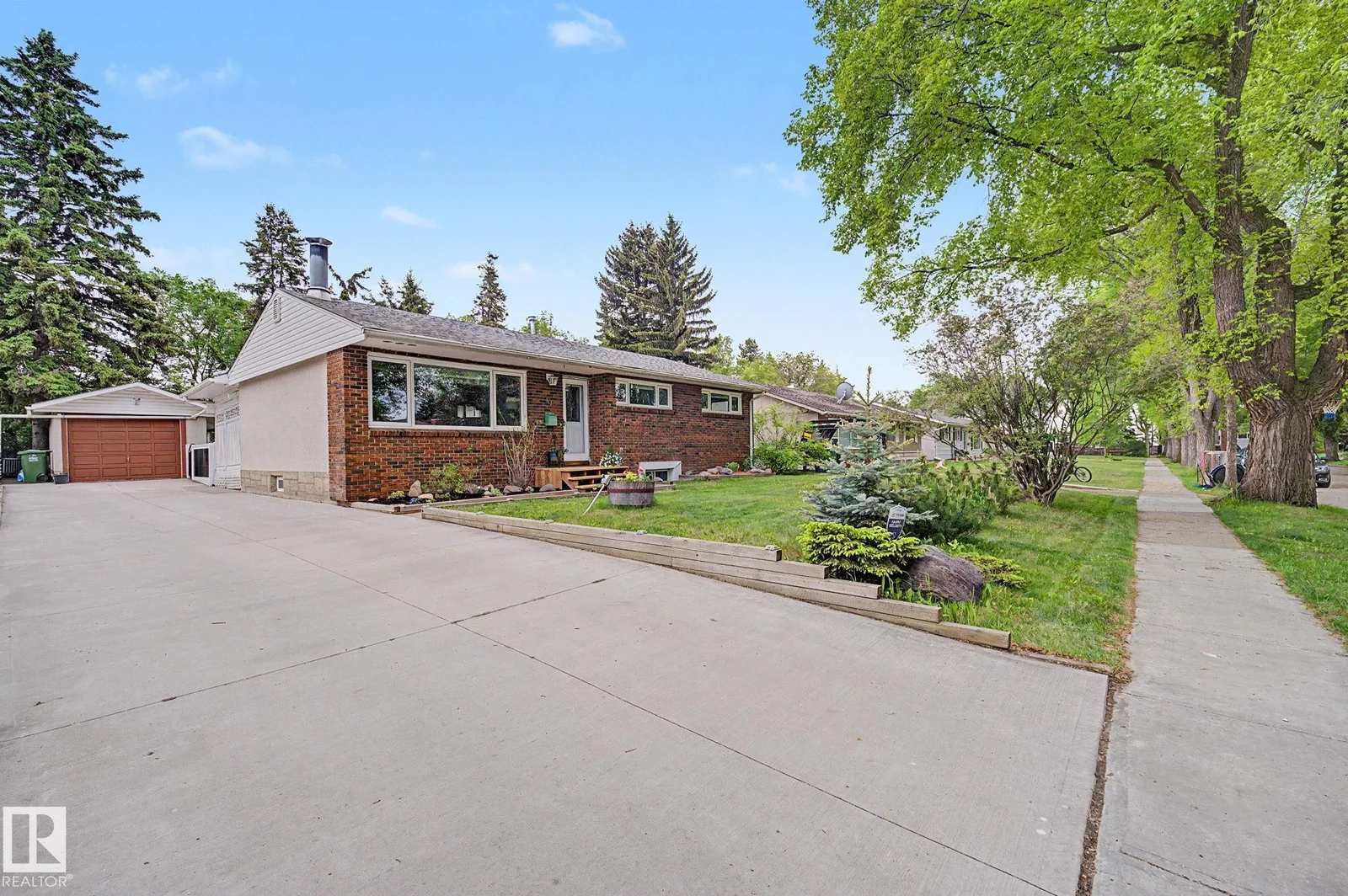 37 SUNNYSIDE CR, St. Albert - 3 bedroom Detached Single Family for sale