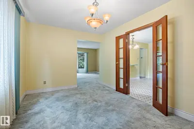 Interior photo 4 of 9 GLENVIEW CR