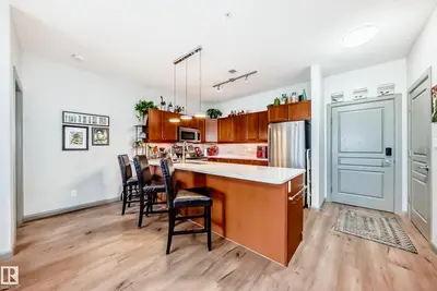 Interior photo 3 of #418 400 PALISADES WY