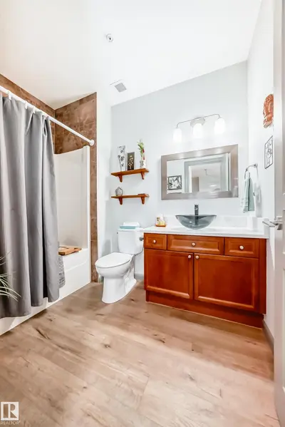 Interior photo 2 of #418 400 PALISADES WY
