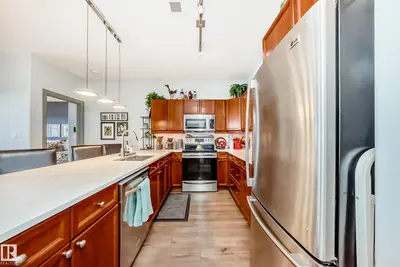Interior photo 4 of #418 400 PALISADES WY