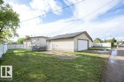 Interior photo 4 of 10639 104 ST
