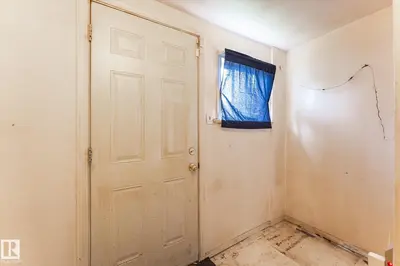 Interior photo 3 of 