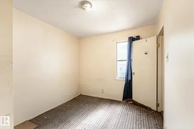 Interior photo 4 of 