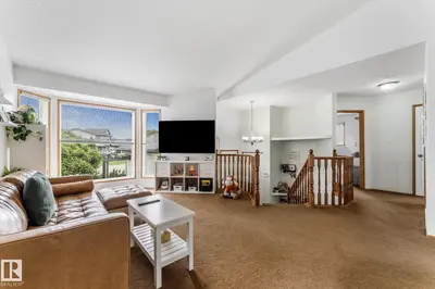 Interior photo 2 of 62 HEATHERGLEN CR