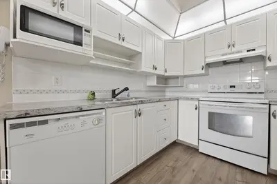 Interior photo 4 of #427 200 BETHEL DR