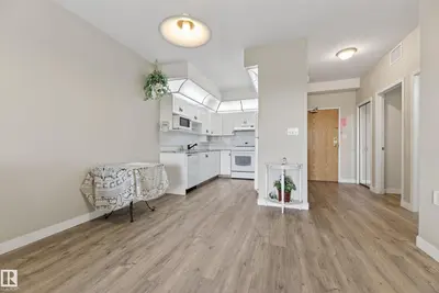 Interior photo 2 of #427 200 BETHEL DR