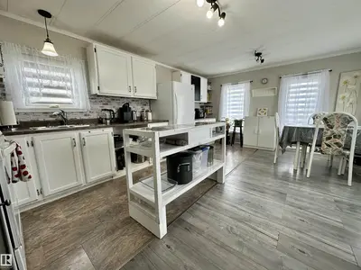 Interior photo 4 of 13 4405 50 AV