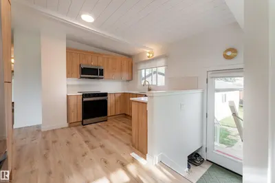 Interior photo 4 of 7107 87 AV NW