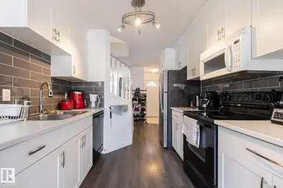 Interior photo 2 of #43 1033 YOUVILLE DR W NW