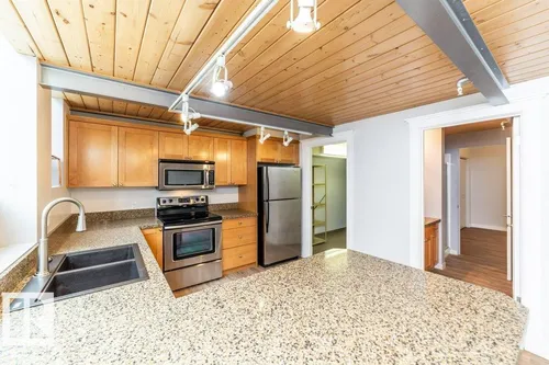 #208 10009 102 AV NW, Edmonton - $400,000