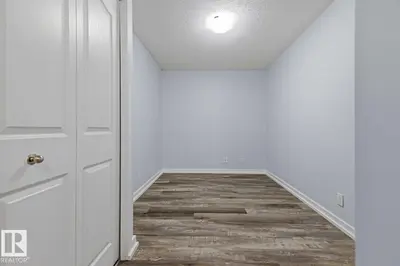 Interior photo 2 of 