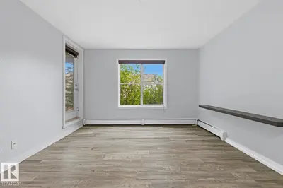 Interior photo 4 of 