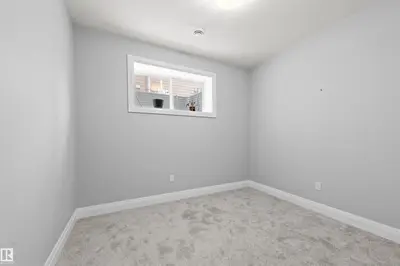 Interior photo 4 of 389 CHARLESWORTH DR SW