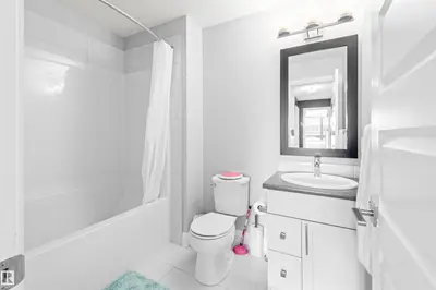 Interior photo 2 of 389 CHARLESWORTH DR SW