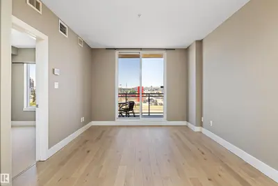 Interior photo 4 of 