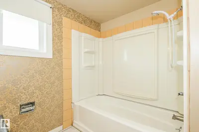 Interior photo 4 of 7543 149A AV NW