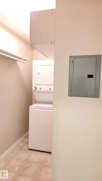 Interior photo 4 of 