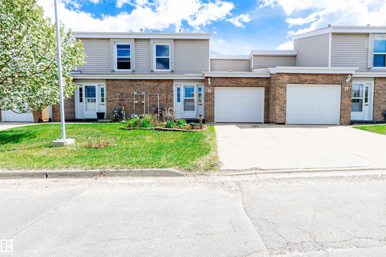 18 GRANDVIEW RG, St. Albert - 3 bedroom Townhouse for sale