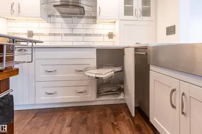 Interior photo 2 of 18 GRANDVIEW RG