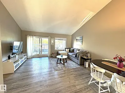Interior photo 1 of 3 6220 172 ST NW