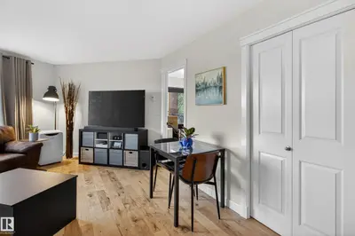 Interior photo 3 of #211 3719 WHITELAW LN NW