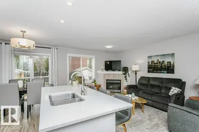 Interior photo 3 of 5323 RUE PARC ST