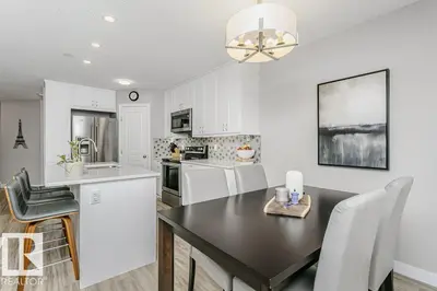 Interior photo 2 of 5323 RUE PARC ST