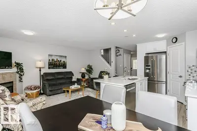 Interior photo 4 of 5323 RUE PARC ST