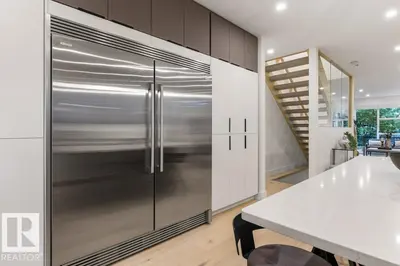 Interior photo 4 of 