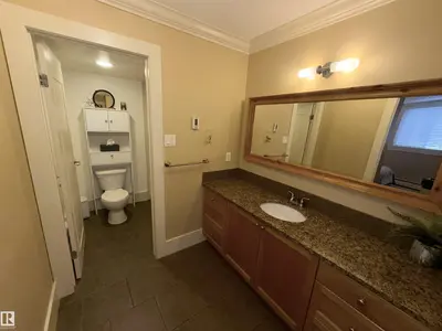Interior photo 4 of 