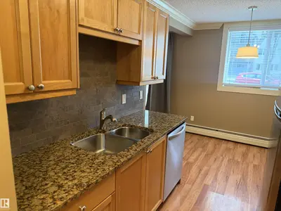 Interior photo 4 of 