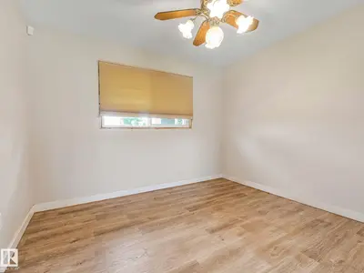 Photo 4 of 13807 92 ST NW